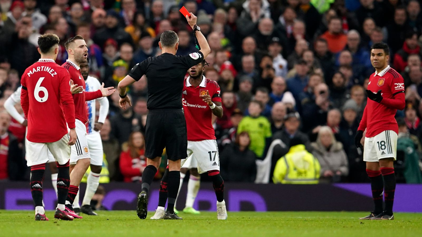 Man Utd Survive Casemiro Red Card To Win 2-1 Against Palace